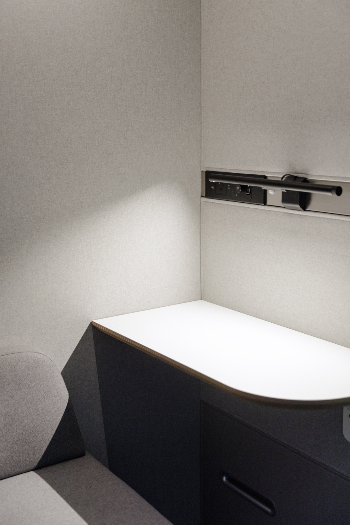Private quiet booth